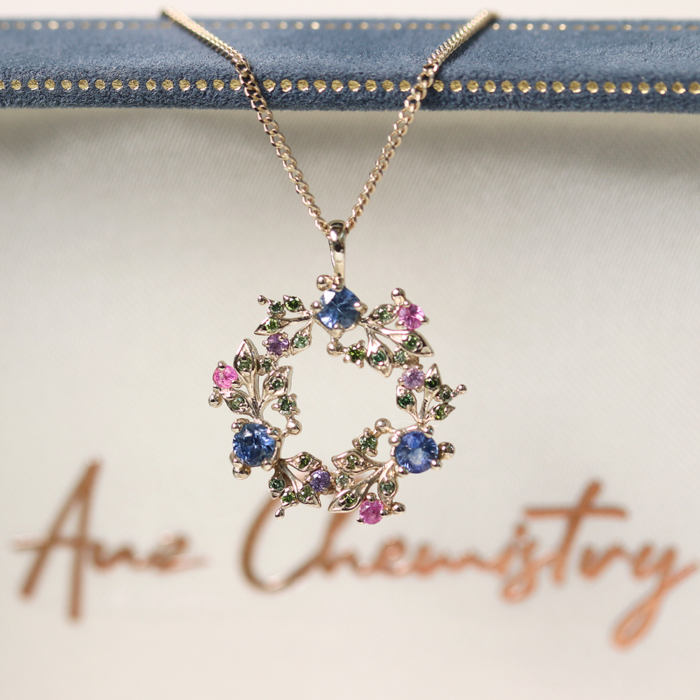Artemis deep blue wreath necklace (small)